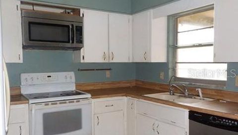 3621 NE 28TH TERRACE