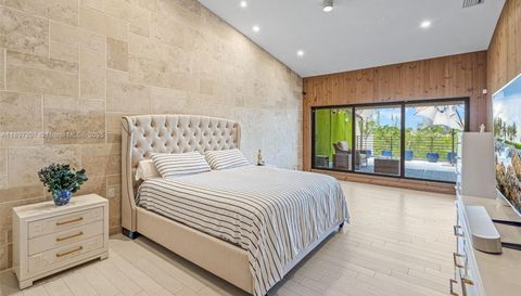 6124 Paradise Point Dr