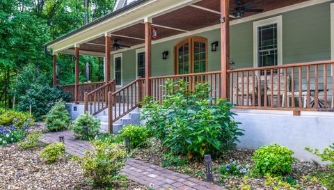 698 Maple Springs Ln