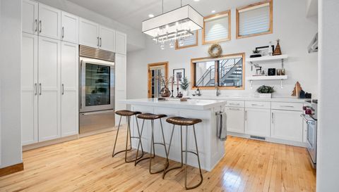 12 Broadway N