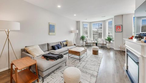 1214 W Webster Avenue