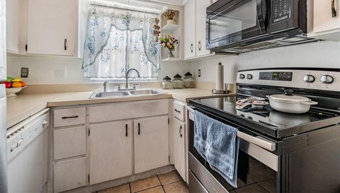 7210 N MANHATTAN AVENUE