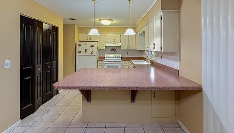 2301 NE 32nd Pl