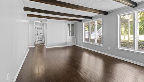 272 Canterbury Dr