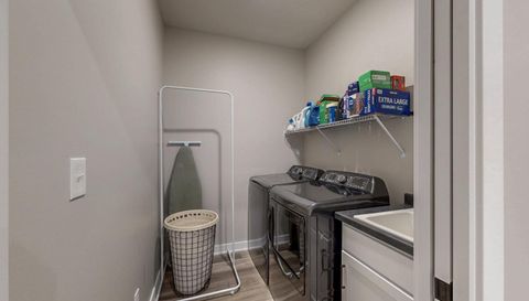 698 Shardlow Place NE