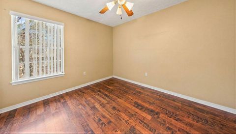 1815 Pointed Leaf Ln