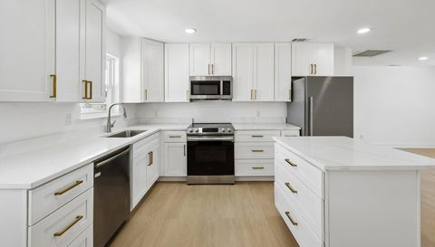 5050 Matilda St #225