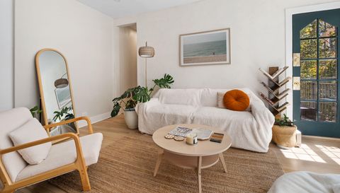 4320 N Clarendon Ave