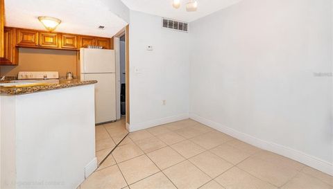 1940 LAKE ATRIUMS CIRCLE