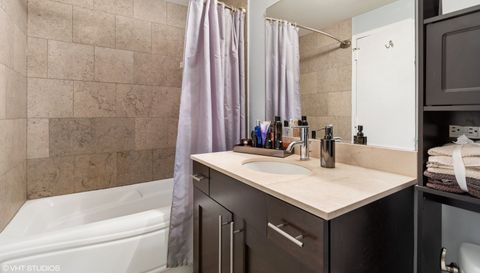 1600 N HALSTED Street