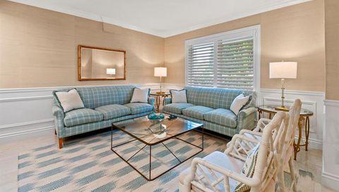 455 Australian Avenue