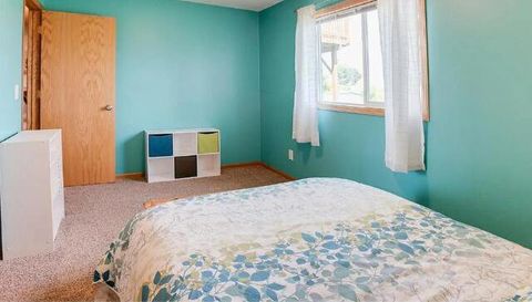 2006 Independence St S