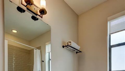 204 N MANHATTAN AVENUE