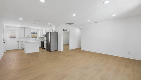 5050 Matilda St #225