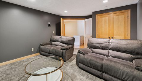 2728 Headland Court SW