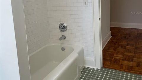 1806 W MORRISON AVENUE