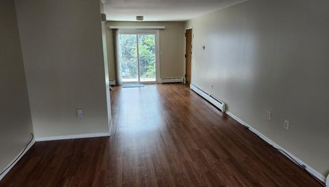 438 Blackstone Vlg