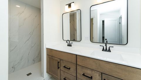 1816 Robinson Lane NE