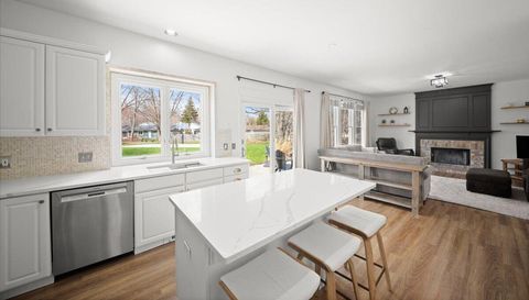 4299 Orchard Creek Dr SE