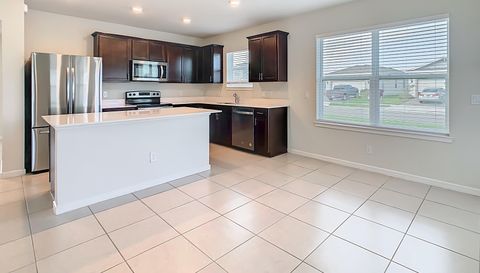 1823 Summer Serenity Dr