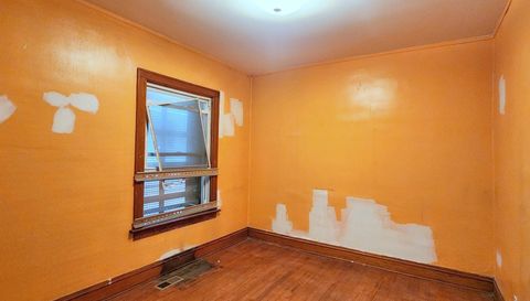 10742 S Prairie Avenue