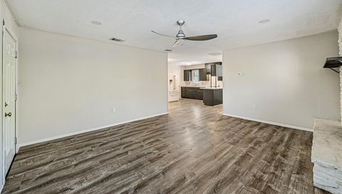 10700 W Lakeview DR