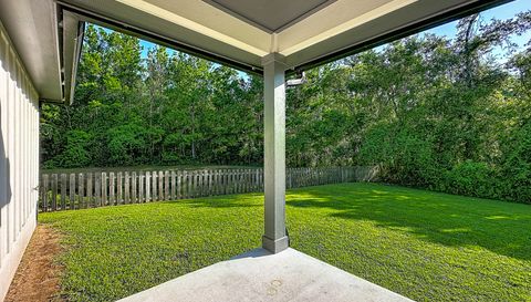 14217 Camelot Pl