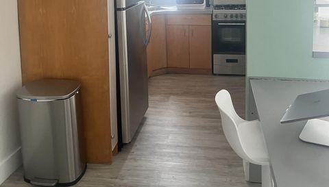 240 Collins Ave APT 2B