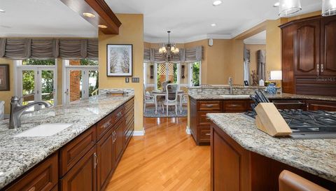 996 NW SCENIC LAKE DRIVE