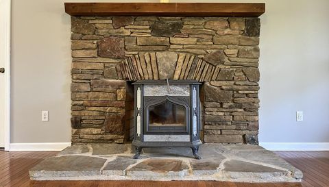 29 Small Mountain Dr