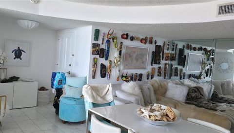 2751 N Ocean Dr