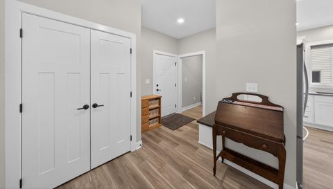 698 Shardlow Place NE