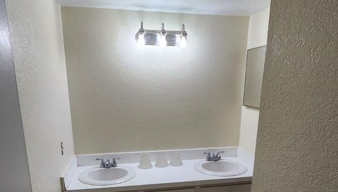 3311 Vista Oaks Cir NE