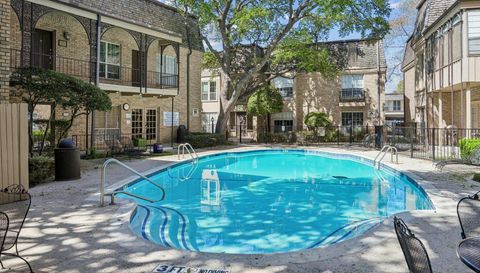 4312 Bellaire Dr S #203