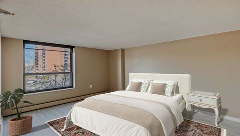 6615 Lake Shore Drive S