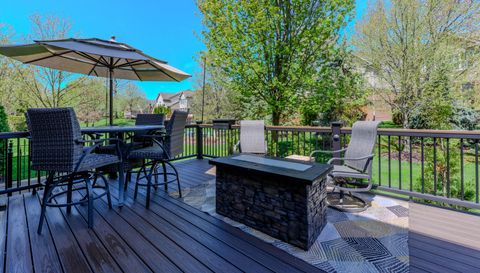 44896 Broadmoor Cir S