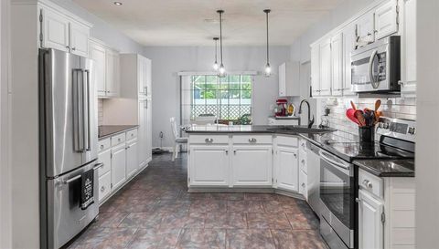 27 WINDING CREEK WAY