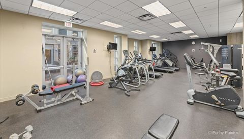 700 N LARRABEE Street