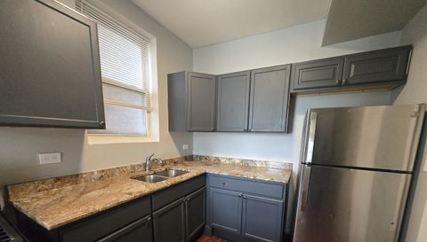 6738 S Prairie Avenue