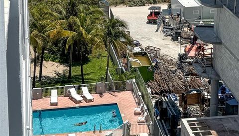 9341 Collins Ave