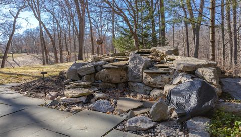 4209 N Oak Pointe Ct NE