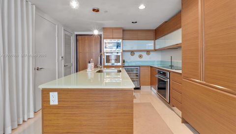 5875 Collins Ave