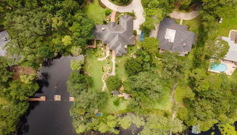 996 NW SCENIC LAKE DRIVE