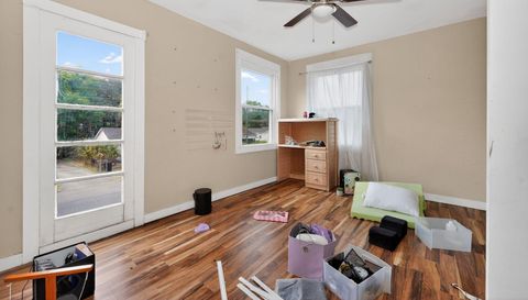 111 E 54th St