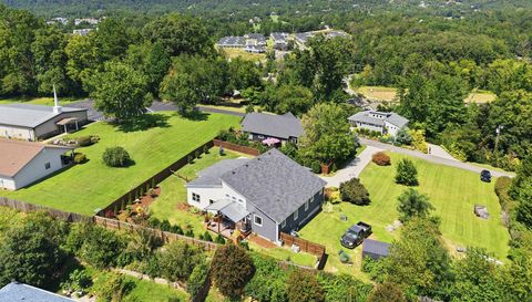 112 Upper Grove Ln