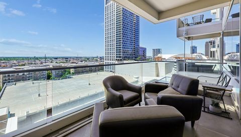 2408 Victory Park Ln