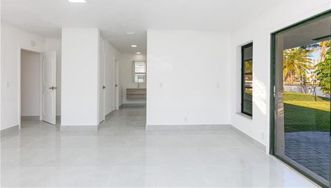 631 Palm Dr