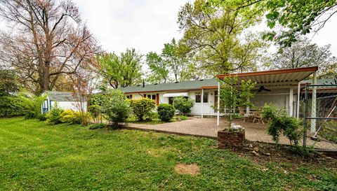 1609 Crestview Dr