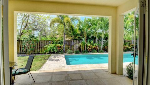 376 Forest Hill Boulevard