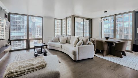 2 E Erie Street